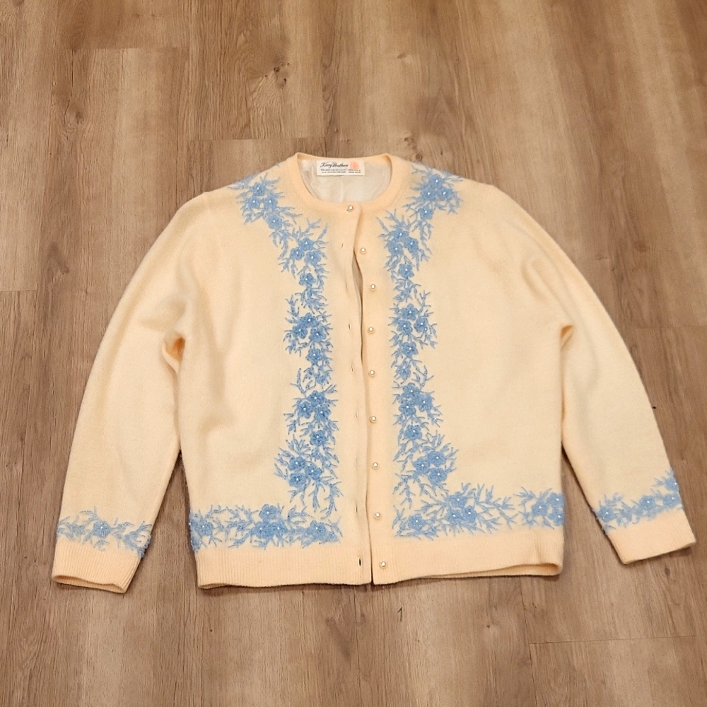 Vintage Womens Wool Beaded Cardigan